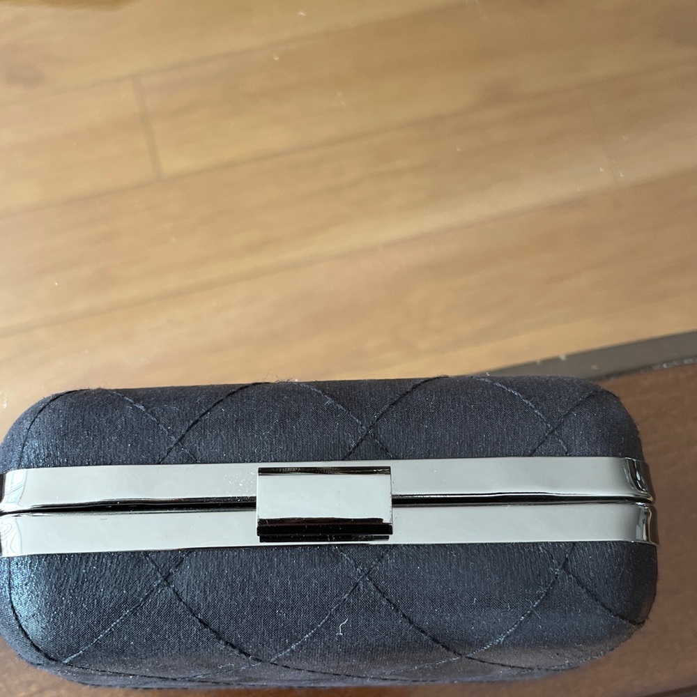 FOREVER 21 | Black Quilted Mini Clutch - Picture 2 of 5